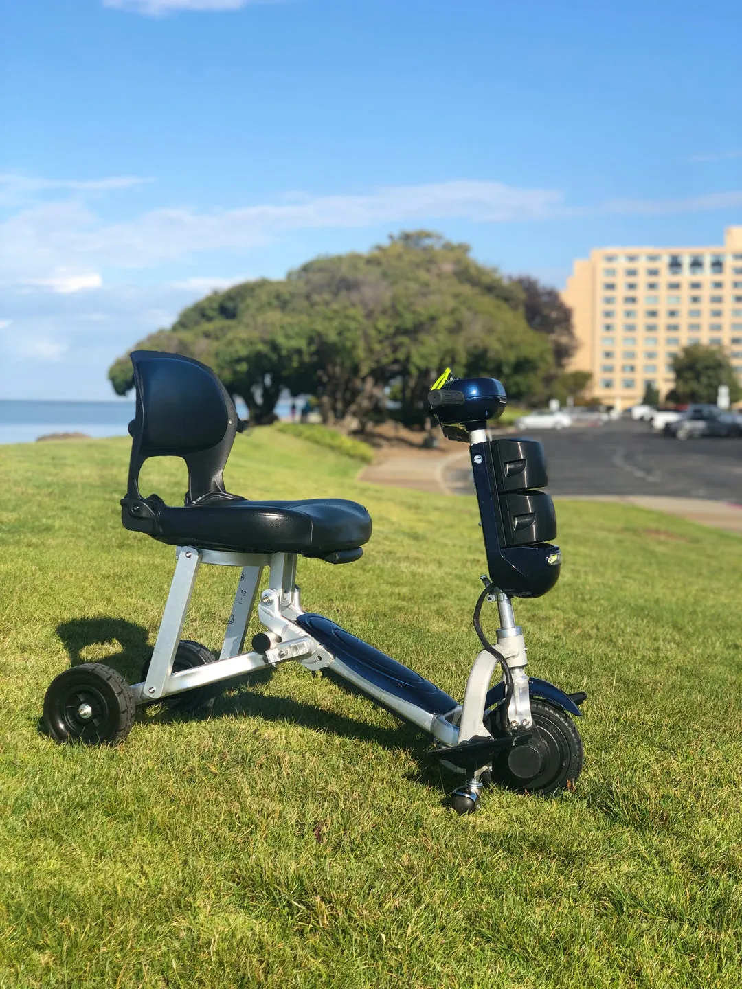 iLiving V8 Foldable Mobility Scooter - 40 lbs