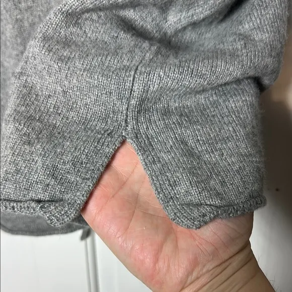 Joie Gray V-Neck Sweater size large