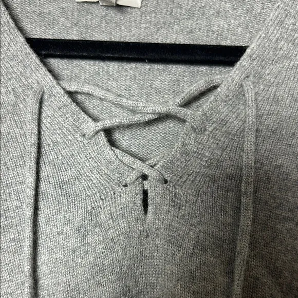 Joie Gray V-Neck Sweater size large
