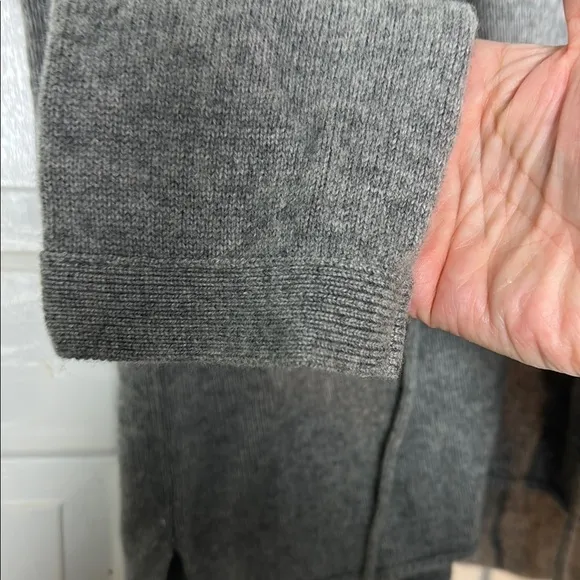 Joie Gray V-Neck Sweater size large