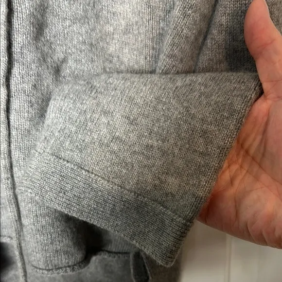 Joie Gray V-Neck Sweater size large