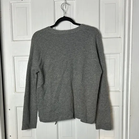 Joie Gray V-Neck Sweater size large