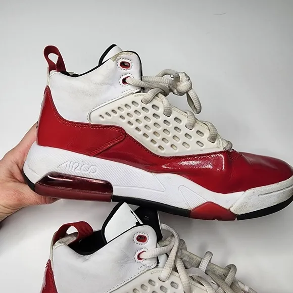 Jordan Maxin 200 White Gym Red 5.5 Youth Women's 7