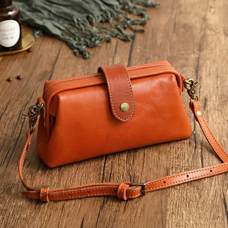 Kaya | Sleek Crossbody Bag with Contemporary Style