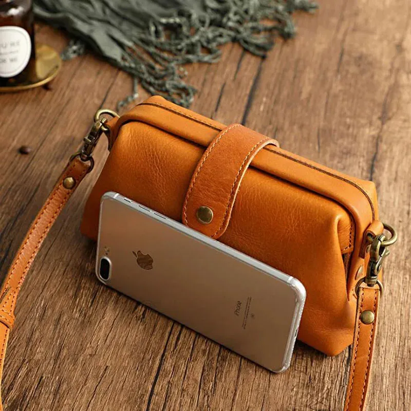 Kaya | Sleek Crossbody Bag with Contemporary Style