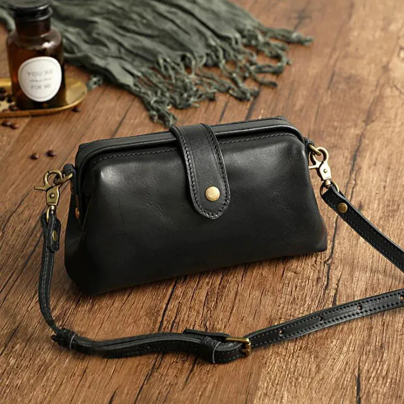 Kaya | Sleek Crossbody Bag with Contemporary Style