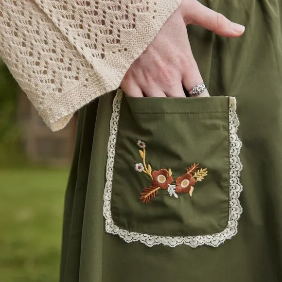 New Floral Embroidery Dual Pocket Skirt Green