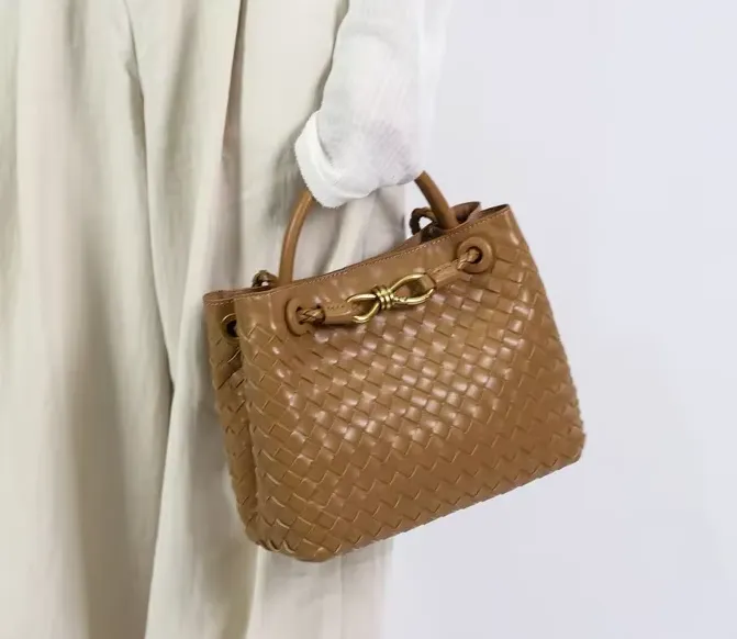 Nira Bag