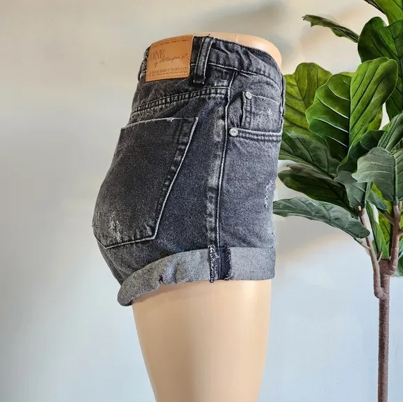 One Teaspoon High Rise Short Size 26 Black Gray Color Denim Women