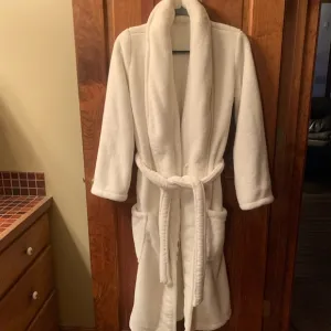 Soft Surroundings, CREAM color wrap robe, belted, PLUSH. SO-SOFT!