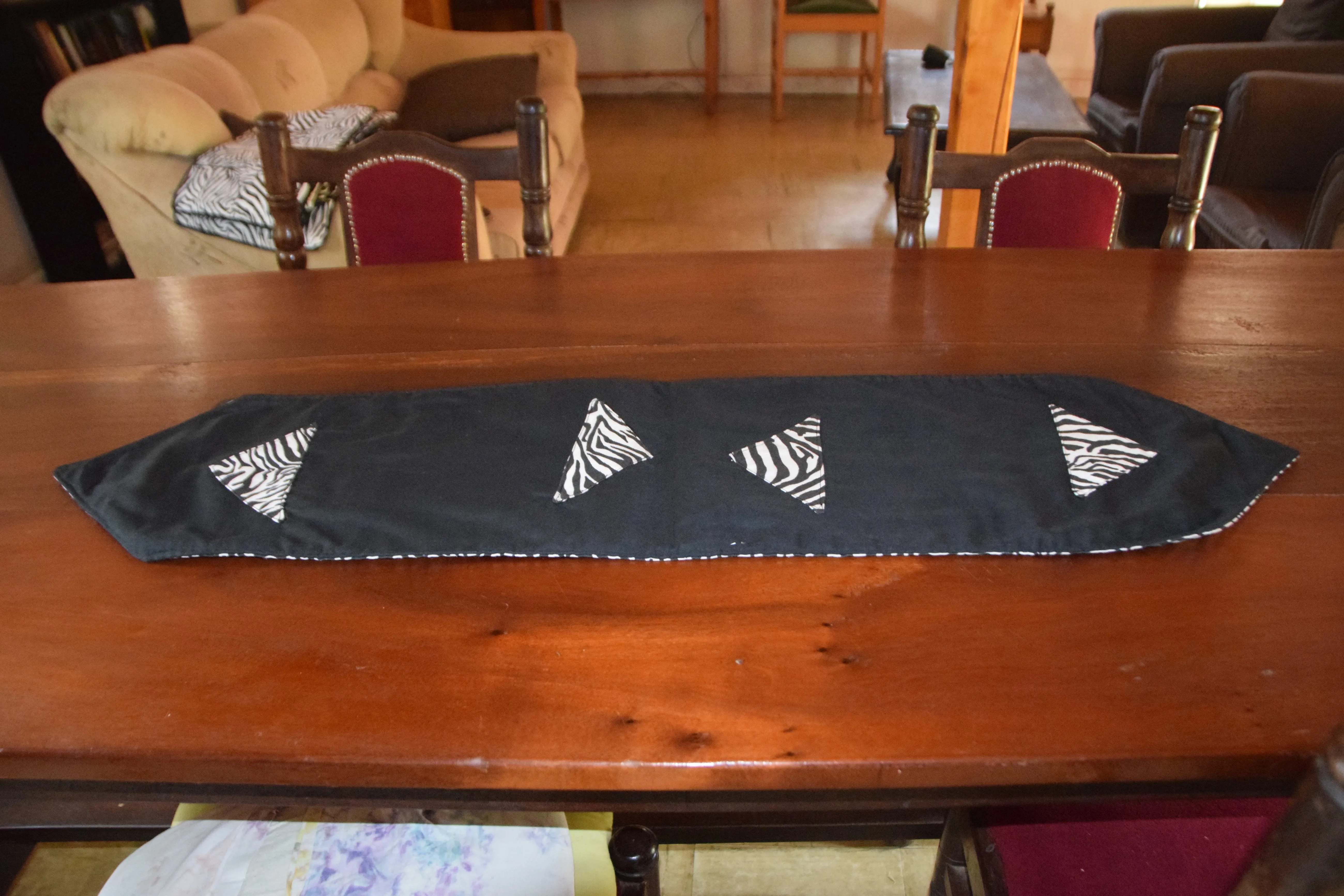 Table Placement Set Zebra with Table Runner