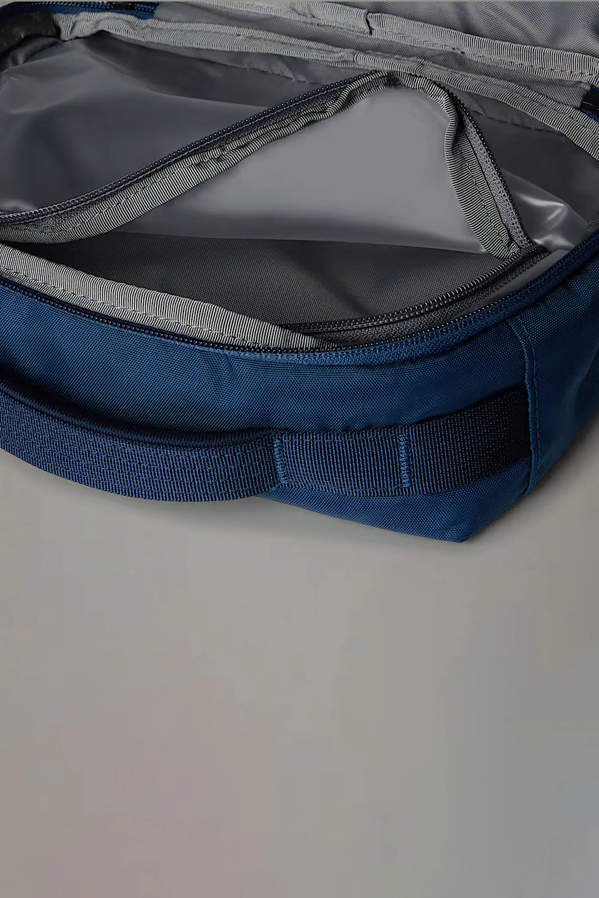 THE NORTH FACE - BASE CAMP VOYAGER TOILETRY KIT - 4L - SHADY BLUE