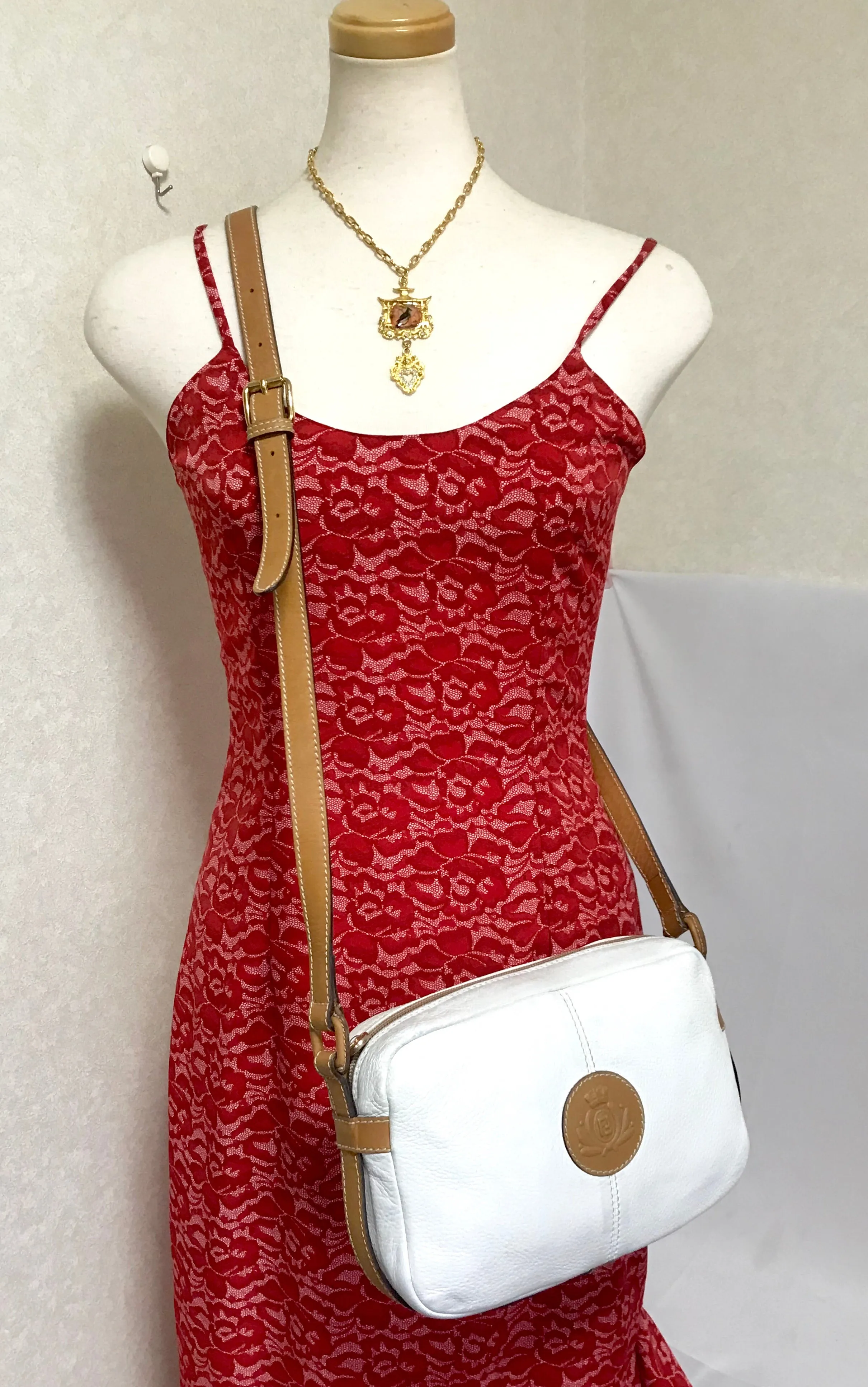 Vintage Fendi white and brown leather shoulder bag. Rare purse back in the era. 060905r2