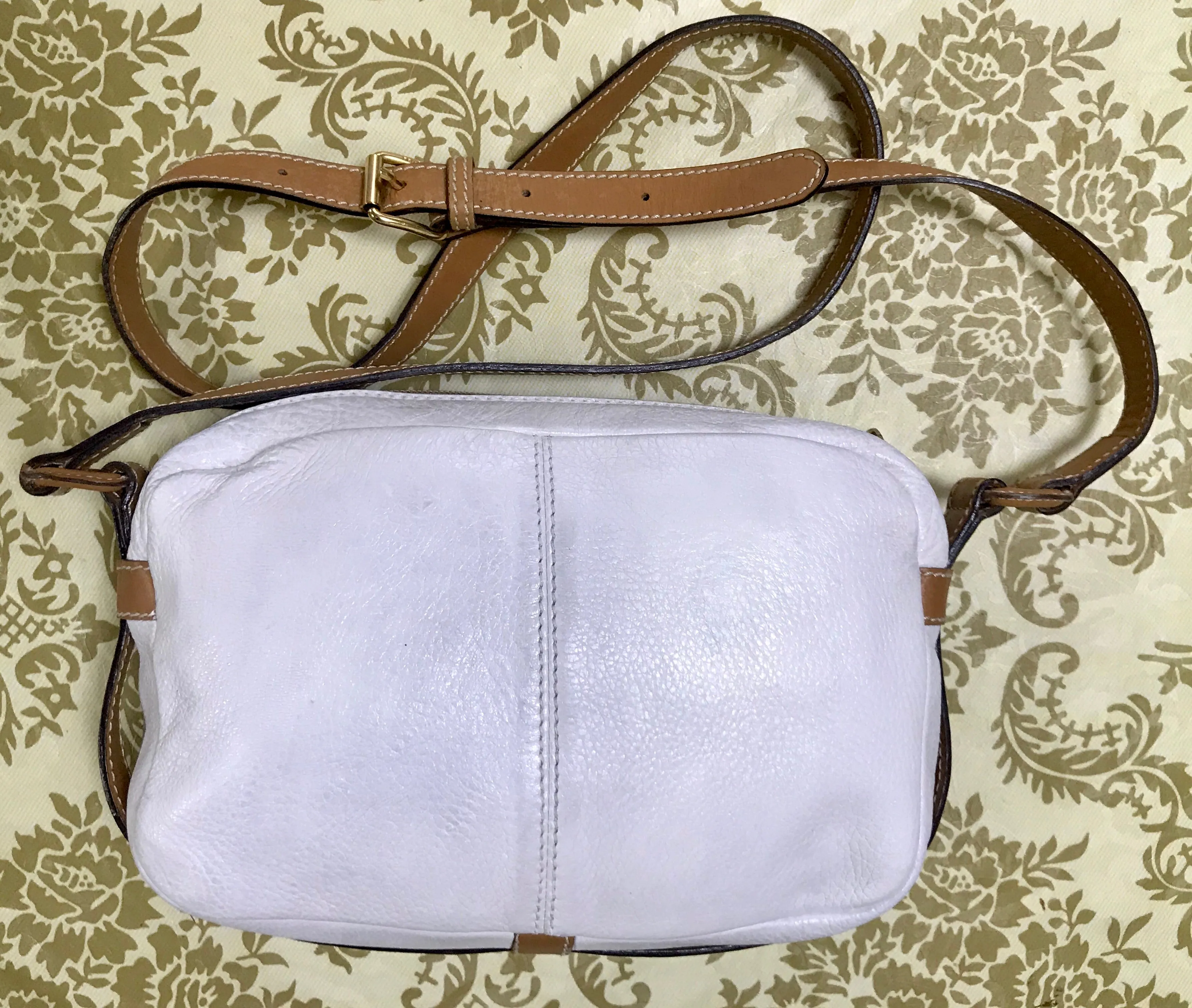 Vintage Fendi white and brown leather shoulder bag. Rare purse back in the era. 060905r2