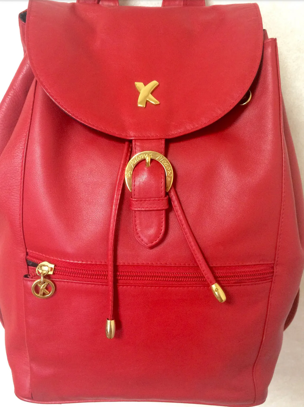 Vintage Paloma Picasso red leather backpack with golden logo motifs. Classic bag for unisex use. 060616r